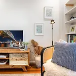 Light Resort Style Haven In Darling Harbour