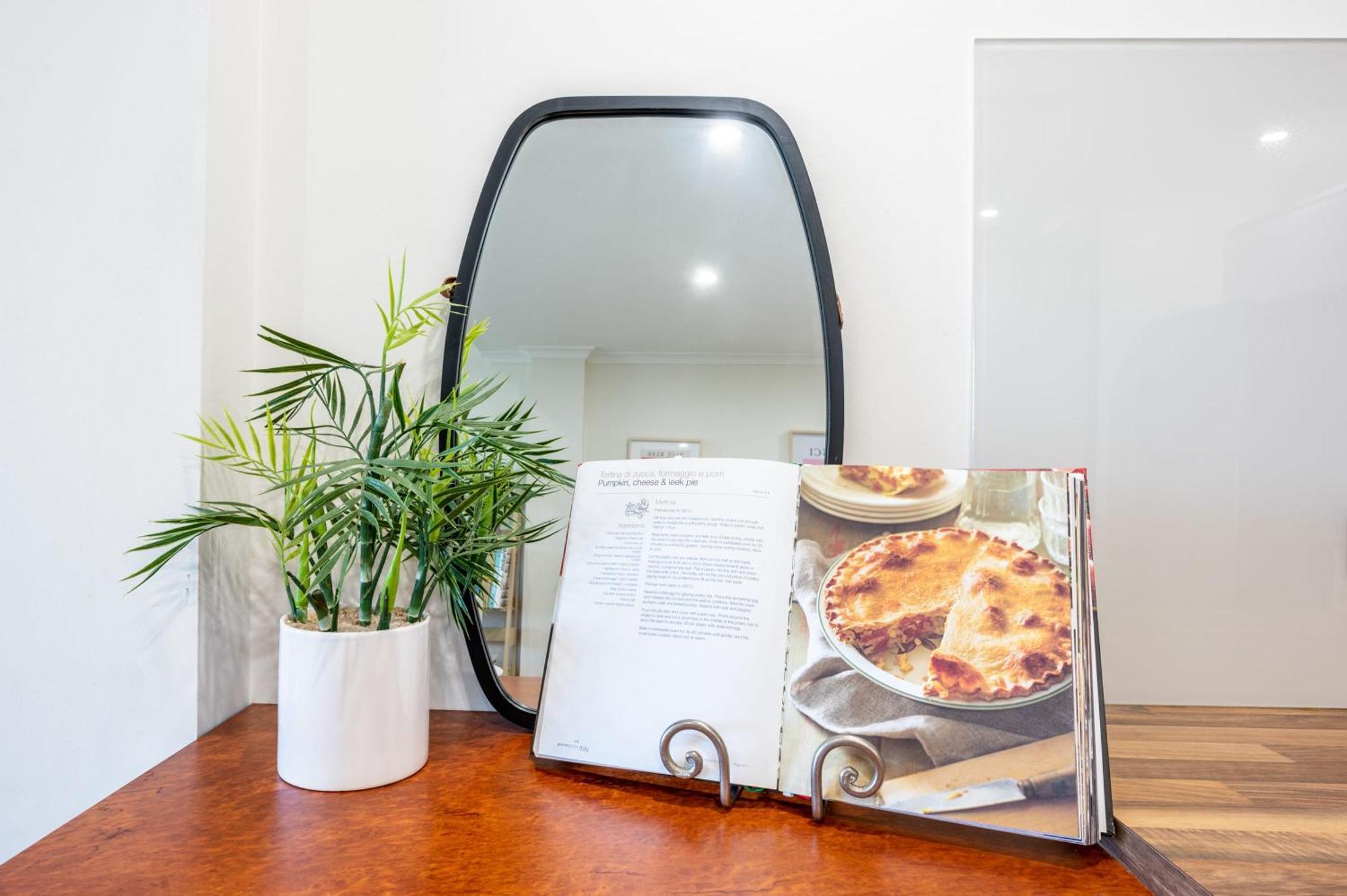 Light Style Haven In Darling Harbour Apartment Sydney