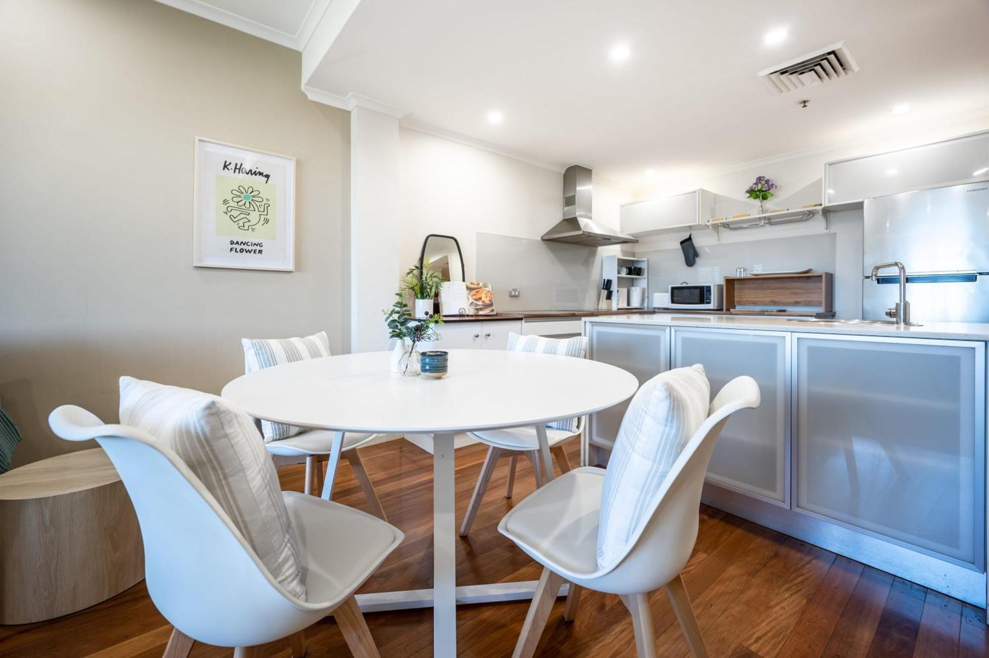 Light Style Haven In Darling Harbour Apartment Sydney