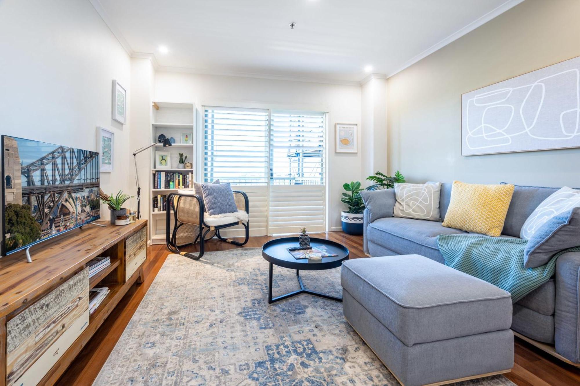 Light Style Haven In Darling Harbour