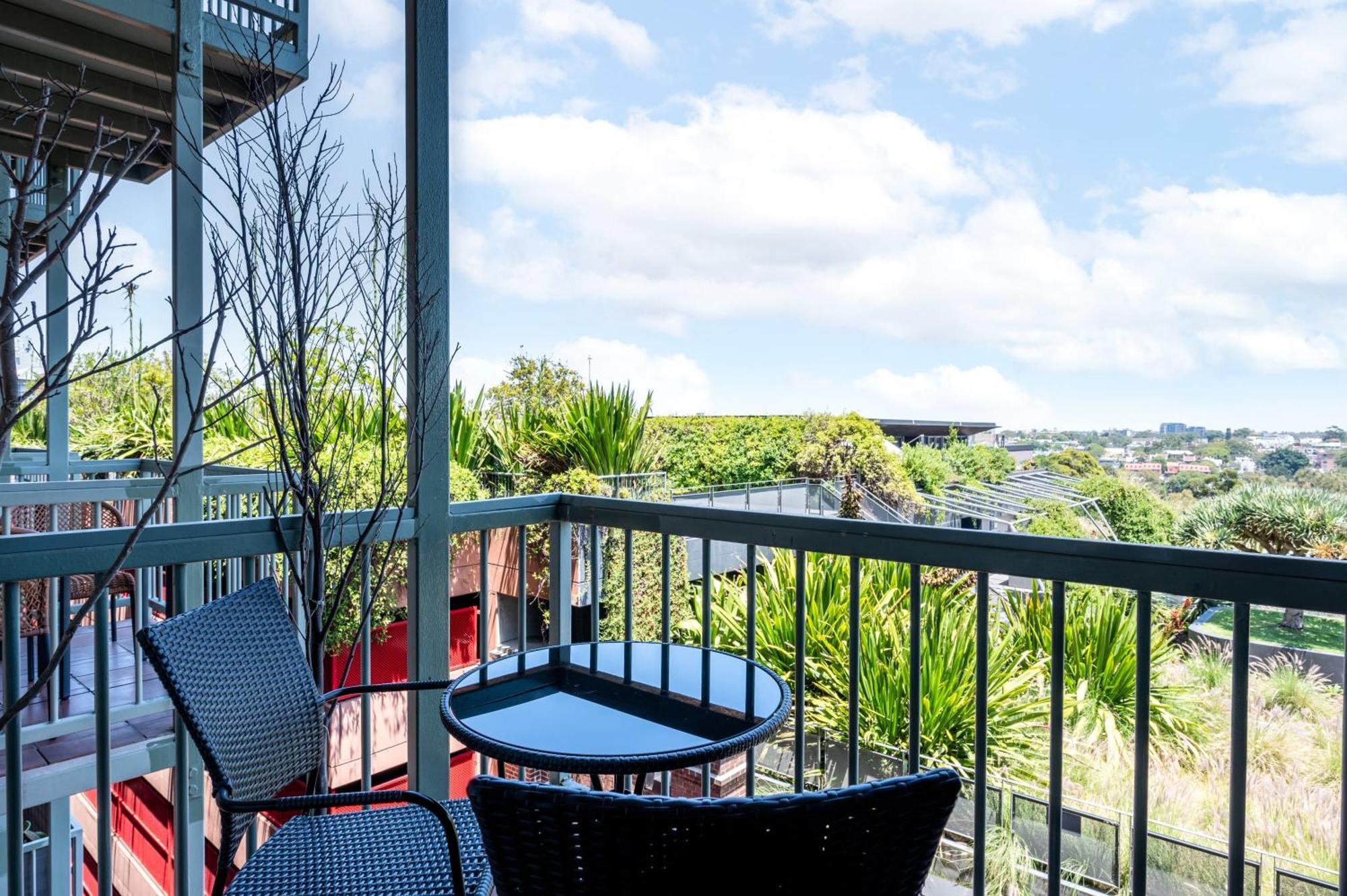 Light Style Haven In Darling Harbour
